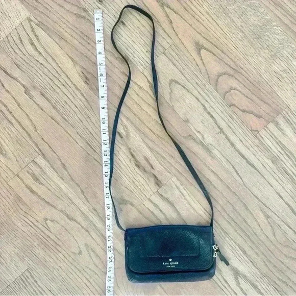 Kate Spade Black Leather Crossbody with Gold Hardware - Picture 5 of 10